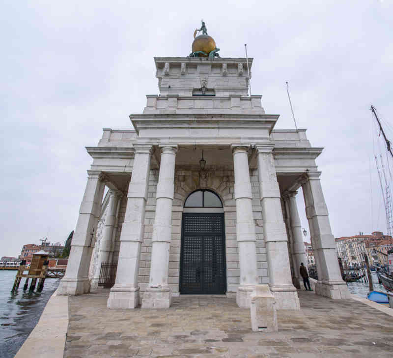Italia - Venecia 331 - punta della dogana.jpg